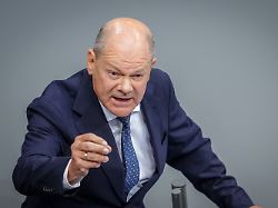 <div>Streit um Migrationspolitik: Scholz teilt gegen CDU und „Sprücheklopfer“ Merz aus</div>