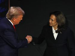 <div>TV-Duell über Katzen und Lecter: Harris und Trump beginnen mit einem Handschlag – dann wird’s wild</div>