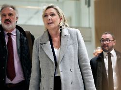 <div>EU-Gelder veruntreut?: Le Pen: „Gehe diesen Prozess mit großer Gelassenheit an“</div>