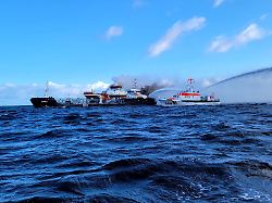 73 Meter langes Schiff: Öltanker brennt vor Kühlungsborn in Ostsee