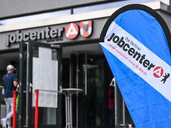 <div>„Integrationschancen nutzen“: Ampel plant monatliche Gesprächspflicht im Jobcenter</div>