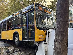 Kliniken in Alarmbereitschaft: 30 Verletzte bei schwerem Bus-Unfall in Dresden