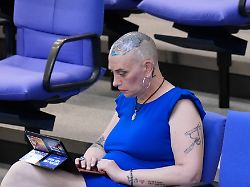 <div>„Kein Weglaufen“ vor Hass: Transgender-Abgeordnete Ganserer will nicht wieder kandidieren</div>