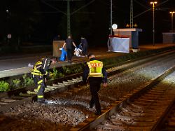 Tödliche Abkürzung über Gleise: ICE erfasst junge Männer an hessischem Bahnhof