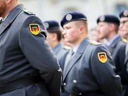 <div>Mode-Update für 825 Millionen: „Neue Ausgeh-Uniform“ – das teure Projekt der Bundeswehr</div>