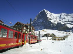 Jungfraubahn lahmgelegt: Rund 1000 Reisende stranden auf Alpengipfel