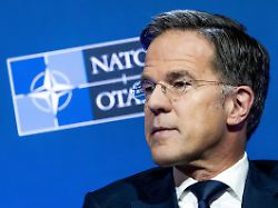 <div>„Macht es den Russen zu einfach“: NATO-Chef findet Waffenruhe-Debatten verfrüht</div>