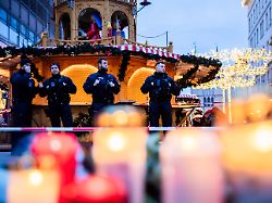 <div>War Anschlag zu verhindern?: Landkreise: Absoluten Schutz auf Weihnachtsmärkten „wird es nicht geben“</div>