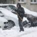 Verkehrschaos und Stromausfälle: Schneesturm legt nördlichen Balkan lahm – Wanderer stranden