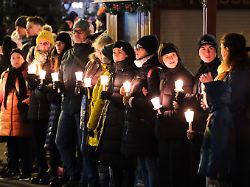 <div>AfD-Anhänger rufen „Abschieben“: Tausende demonstrieren in Magdeburg nach Todesfahrt</div>