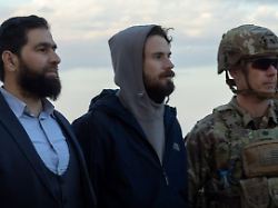 Nach monatelanger Haft: Befreiter US-Amerikaner verlässt Syrien Richtung Heimat