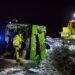 Zwei Tote auf A11: Verheerender Unfall: Windböe soll Flixbus erfasst haben
