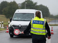 <div>3800 Kilometer sind zu lang: Polizeigewerkschaft hält Merz‘ Grenzkontrollen für nicht machbar</div>